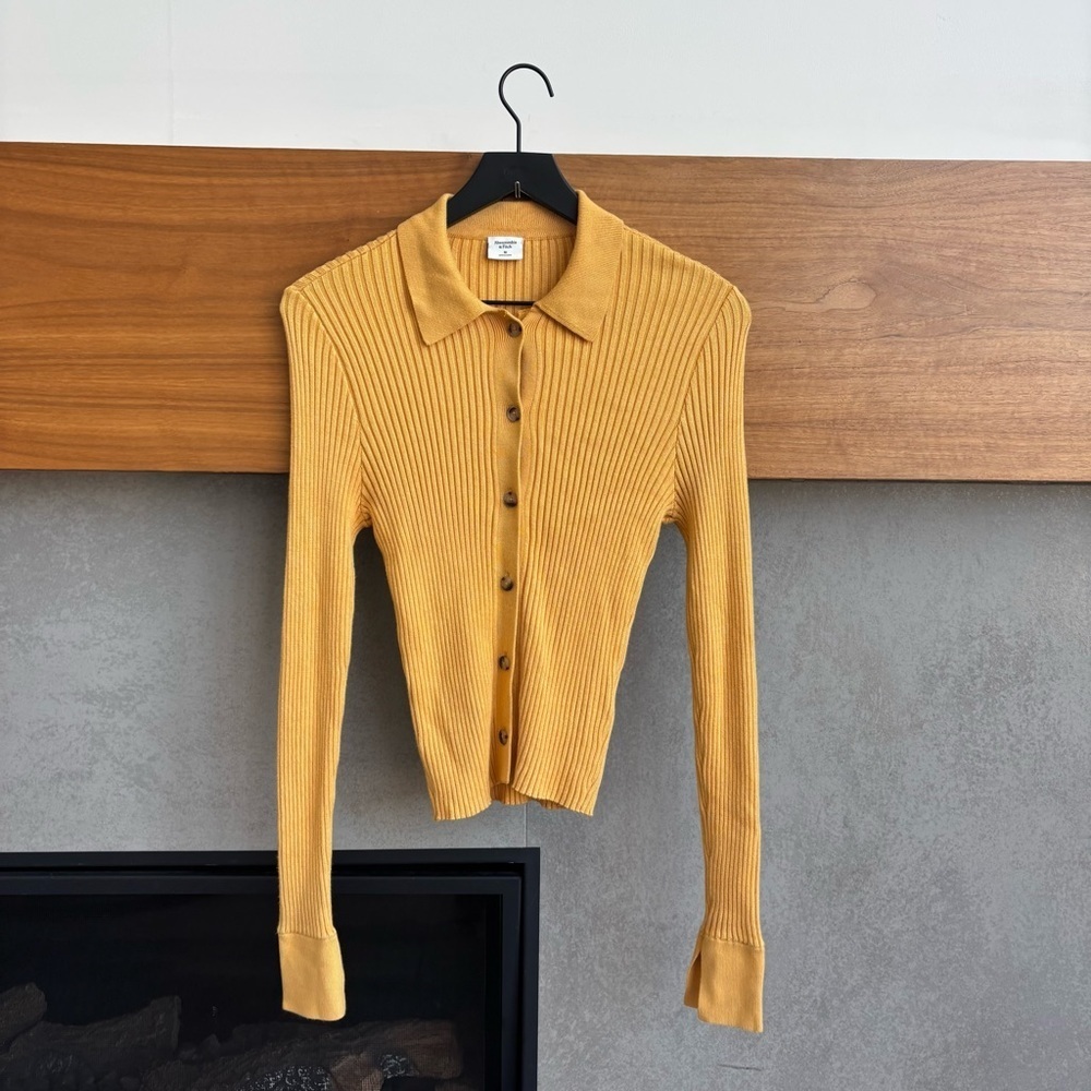 NWOT Abercrombie & Fitch Neck Cardigan, Size M‎